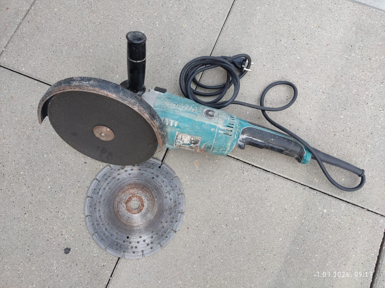 Szlifierka Kątowa Makita GA9020S 230MM, 2200W na wynajem - 1