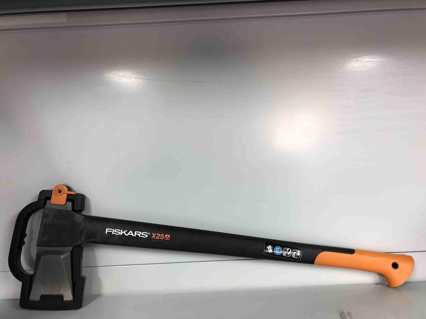 FISKARS X25 Siekiera na wynajem