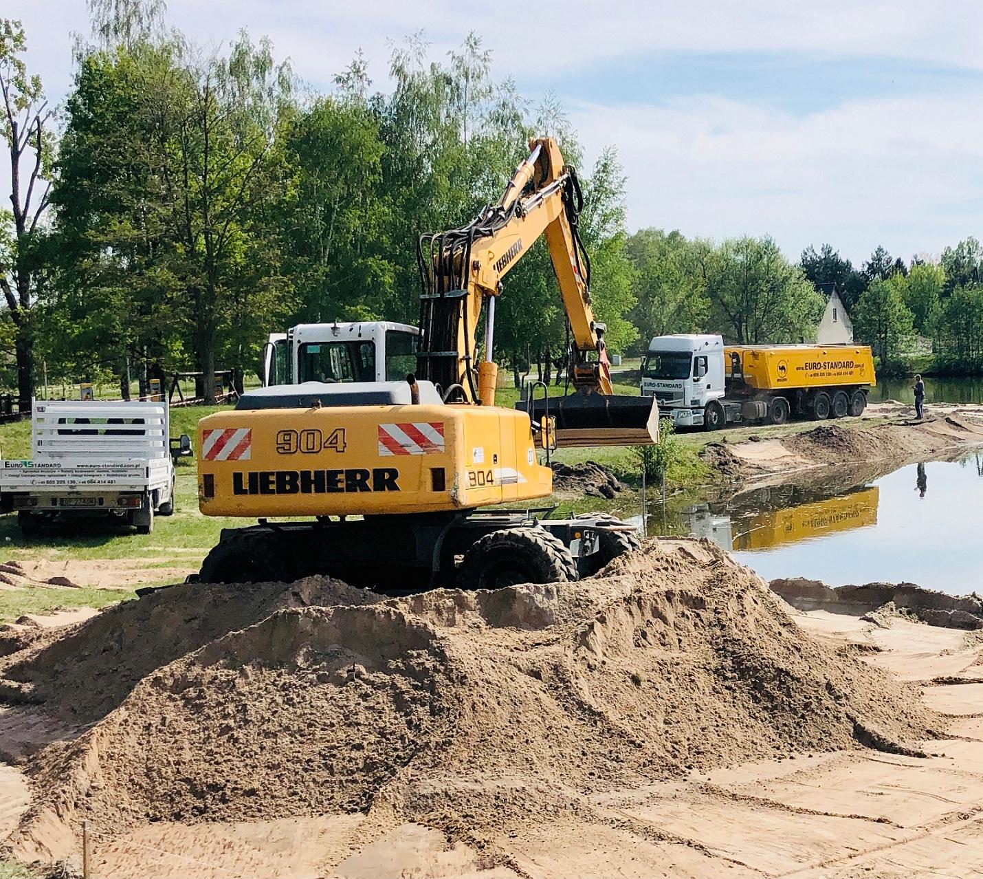 LIEBHERR A904C na wynajem