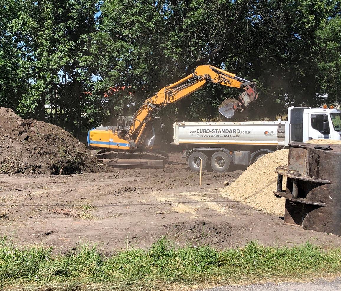 LIEBHERR R914 + MŁOT DO KUCIA na wynajem