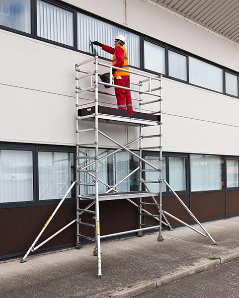 Rusztowanie aluminiowe wąskie wysokość robocza 4m na wynajem