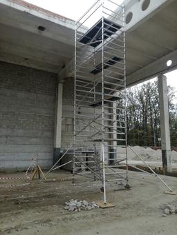 Rusztowanie aluminiowe szerokie wysokość robocza 4m na wynajem