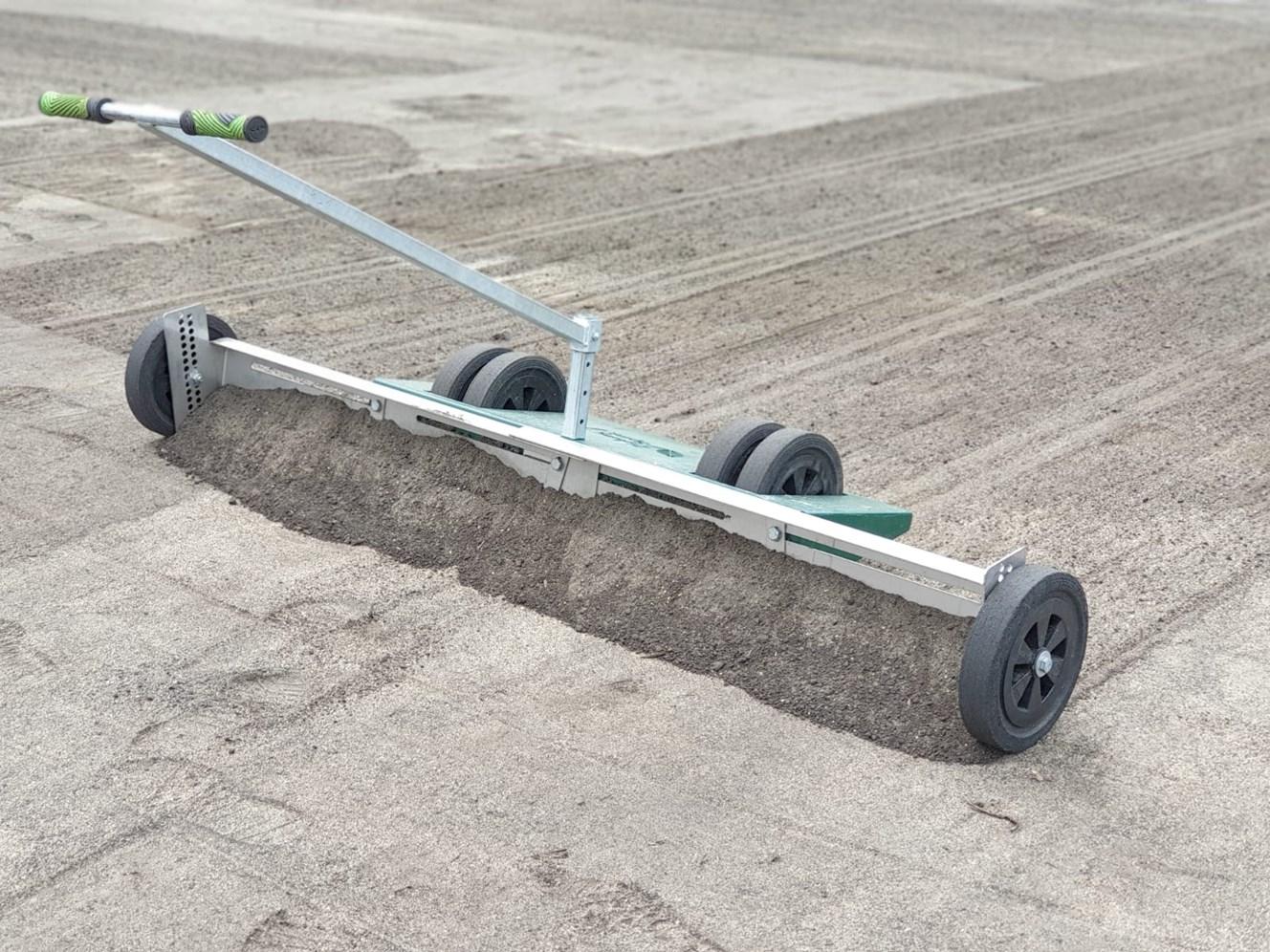 Równiarka niwelator terenu na wynajem