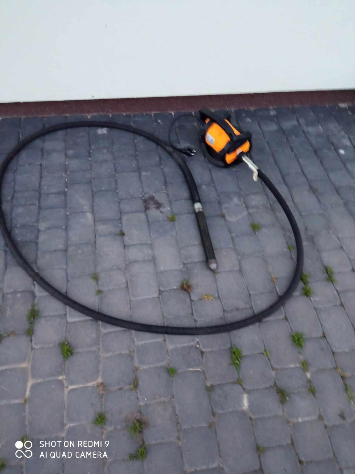 Wibrator do betonu buława wibracyjna DINGO na wynajem