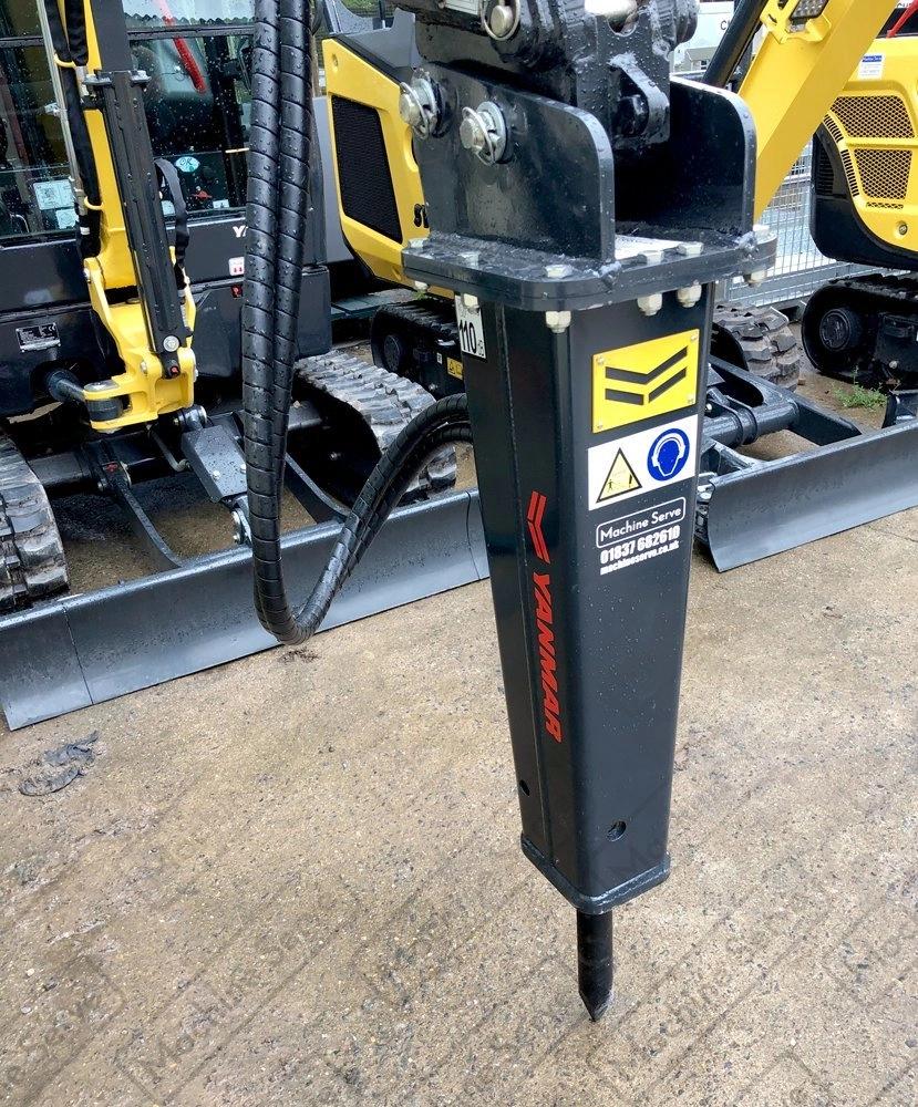Yanmar SV19 z młotem 135 kg na wynajem