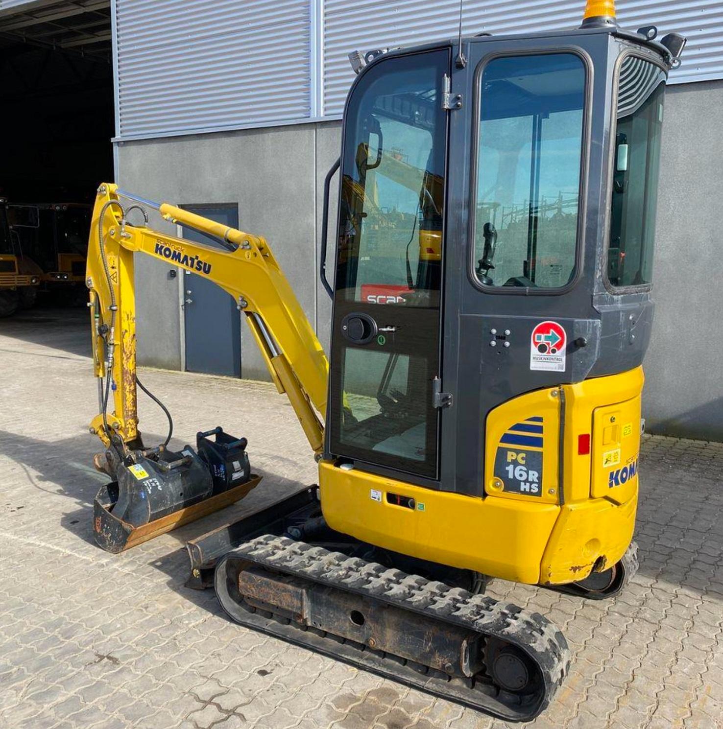 KOMATSU PC 16R HS na wynajem