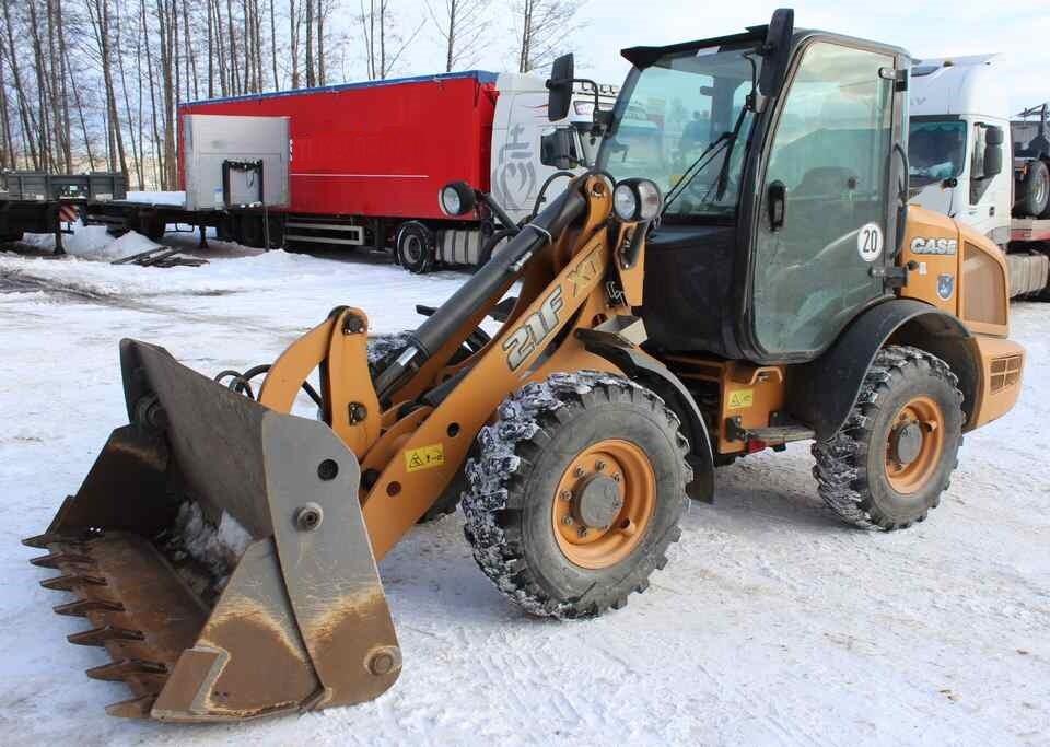 CASE 21F XT na wynajem