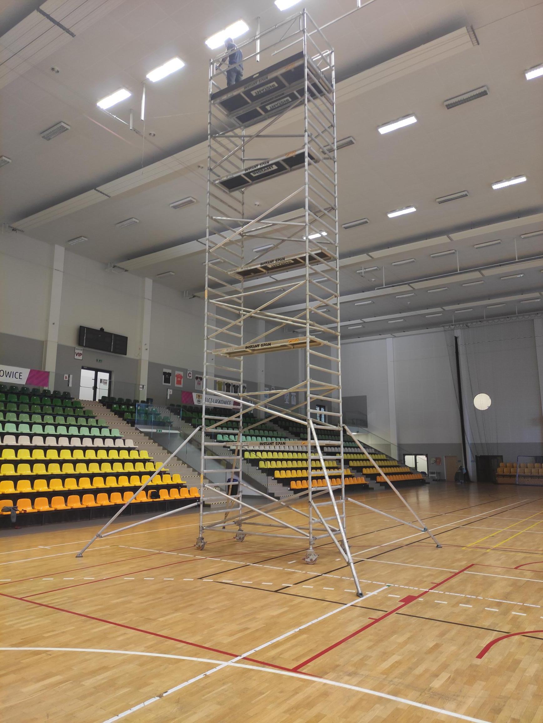 Rusztowanie aluminiowe szerokie wysokość robocza 12m na wynajem