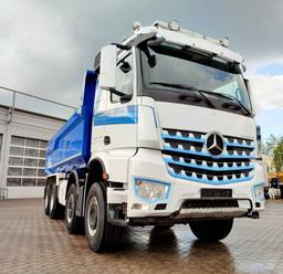 Zdjęcie Mercedes Arocs 4151 8x4 na wynajem w Rentools